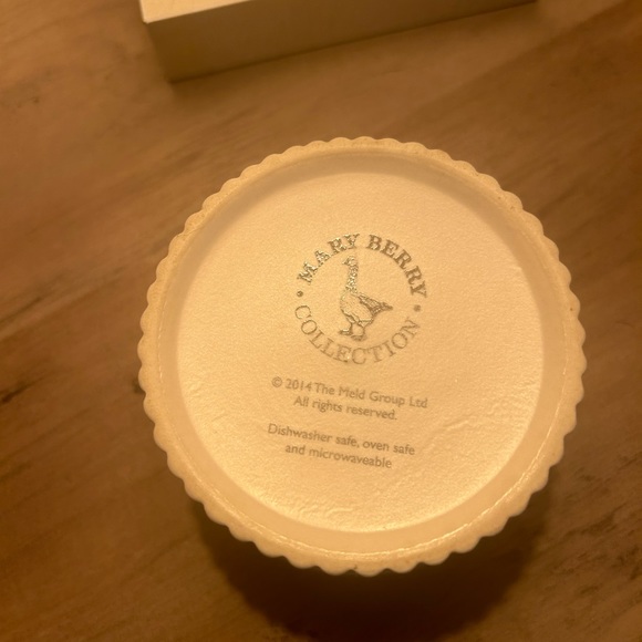 Mary Berry small ramkin. Ivory ramekin with a deck inside. 🦆🦆🧑‍🍳 - Picture 5 of 6